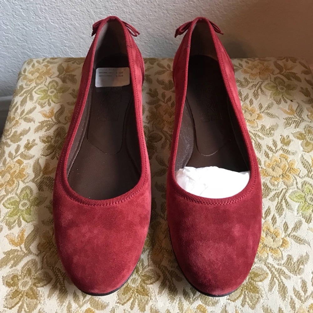 VINTAGE NEW Salvatore Ferregamo Suede Flats